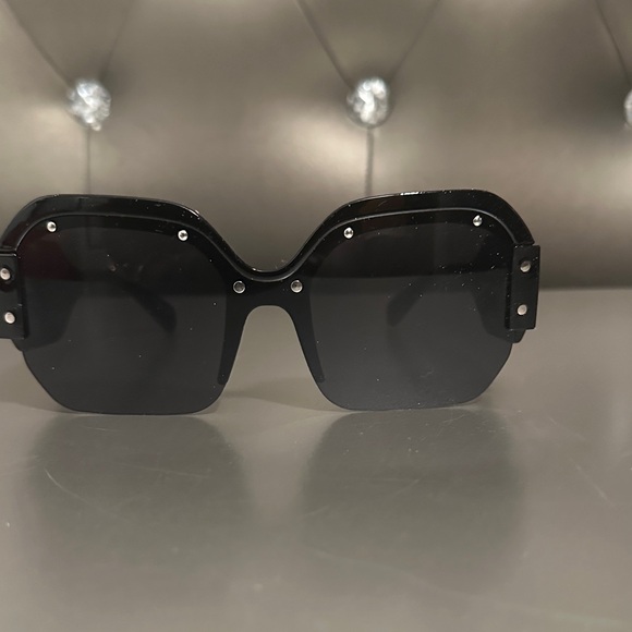 Black Designer Women's Sunglasses - Picture 5 of 5